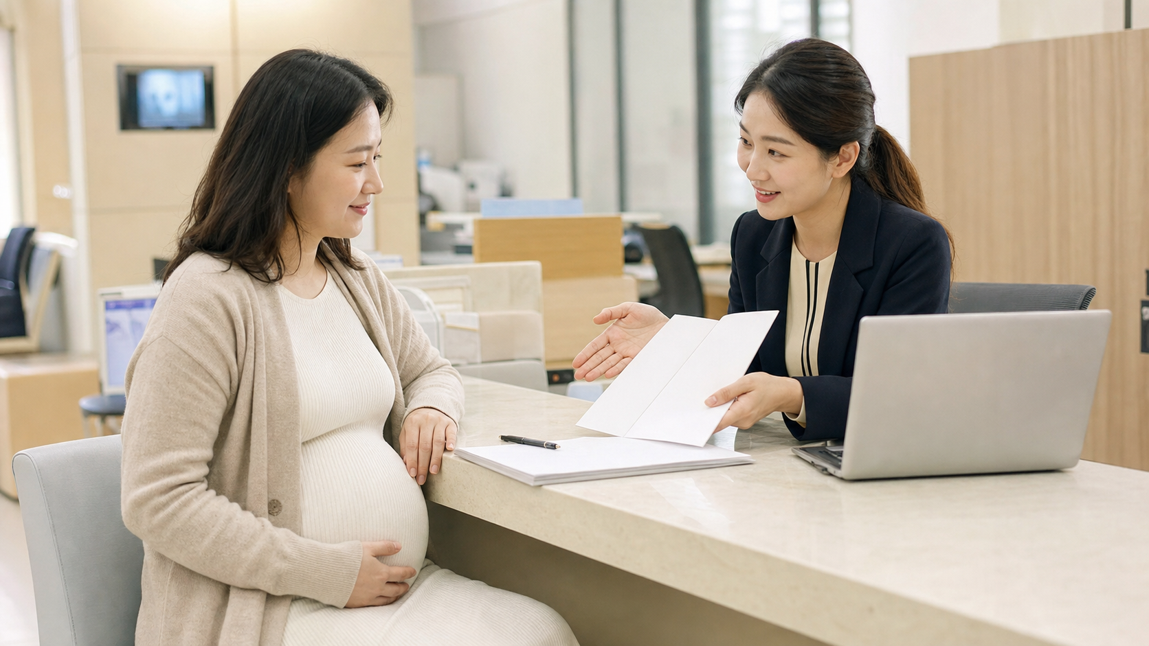 정부바우처 신청을 위한 산모신생아건강관리 상담 장면